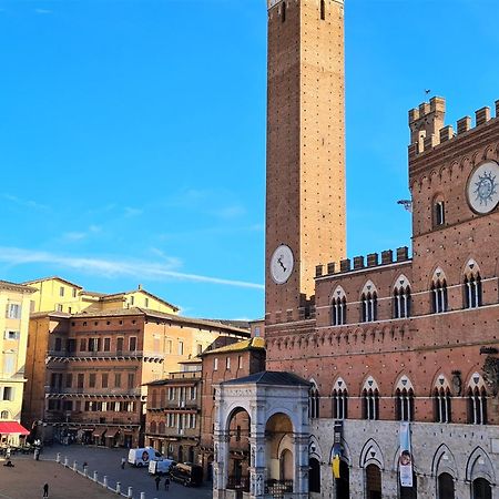 The Balcony Suite - Affaccio Su Piazza Del Campo Siena Bagian luar foto