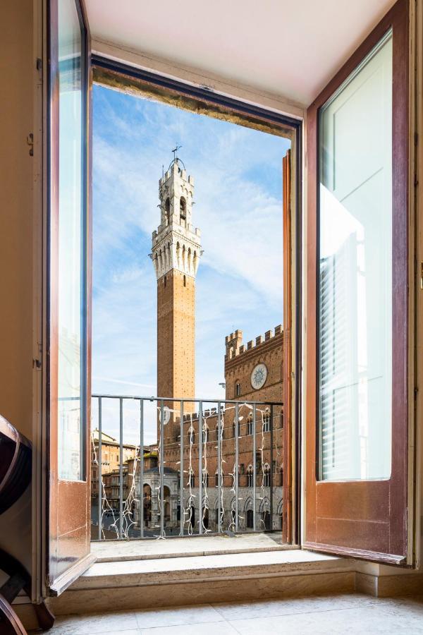 The Balcony Suite - Affaccio Su Piazza Del Campo Siena Bagian luar foto
