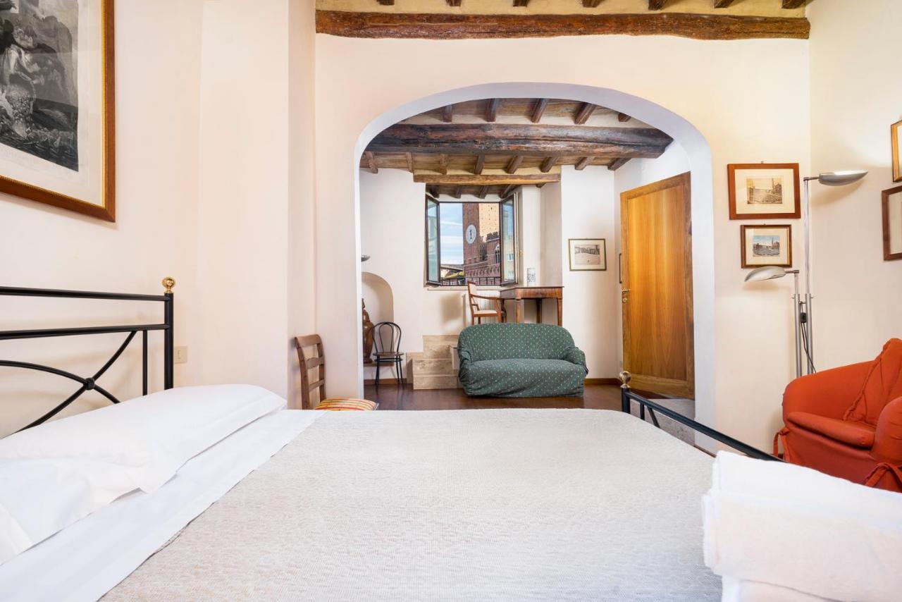 The Balcony Suite - Affaccio Su Piazza Del Campo Siena Bagian luar foto