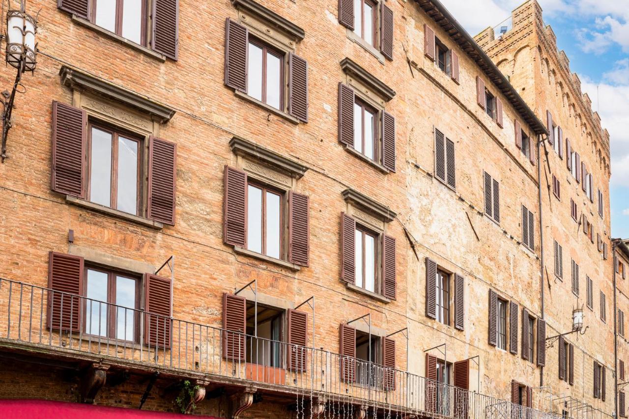 The Balcony Suite - Affaccio Su Piazza Del Campo Siena Bagian luar foto
