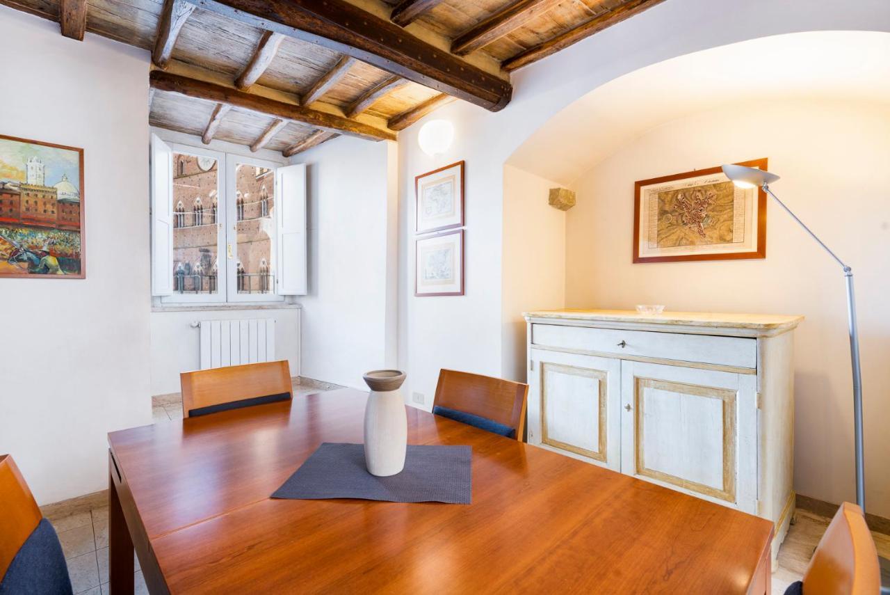 The Balcony Suite - Affaccio Su Piazza Del Campo Siena Bagian luar foto