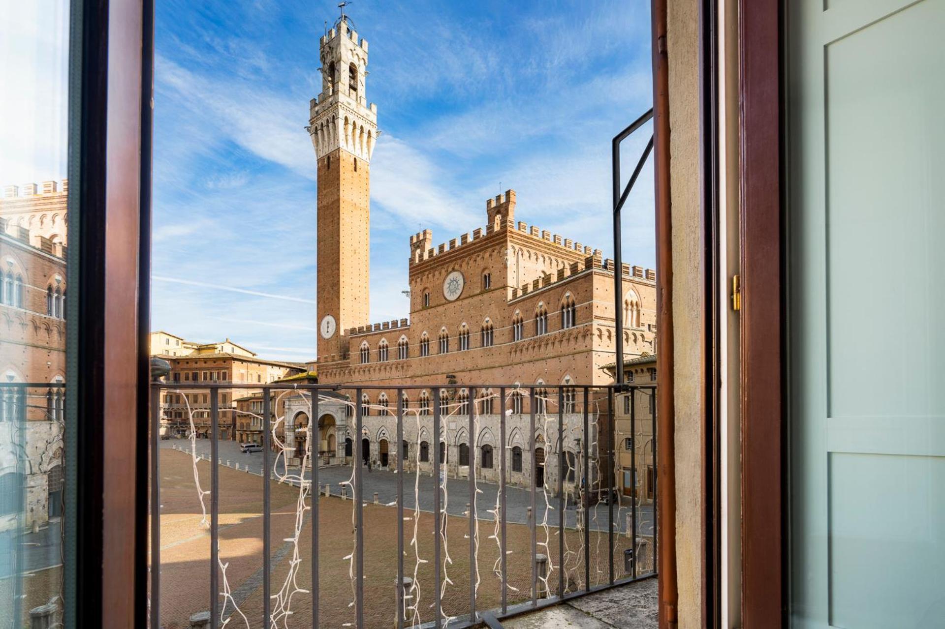 The Balcony Suite - Affaccio Su Piazza Del Campo Siena Bagian luar foto