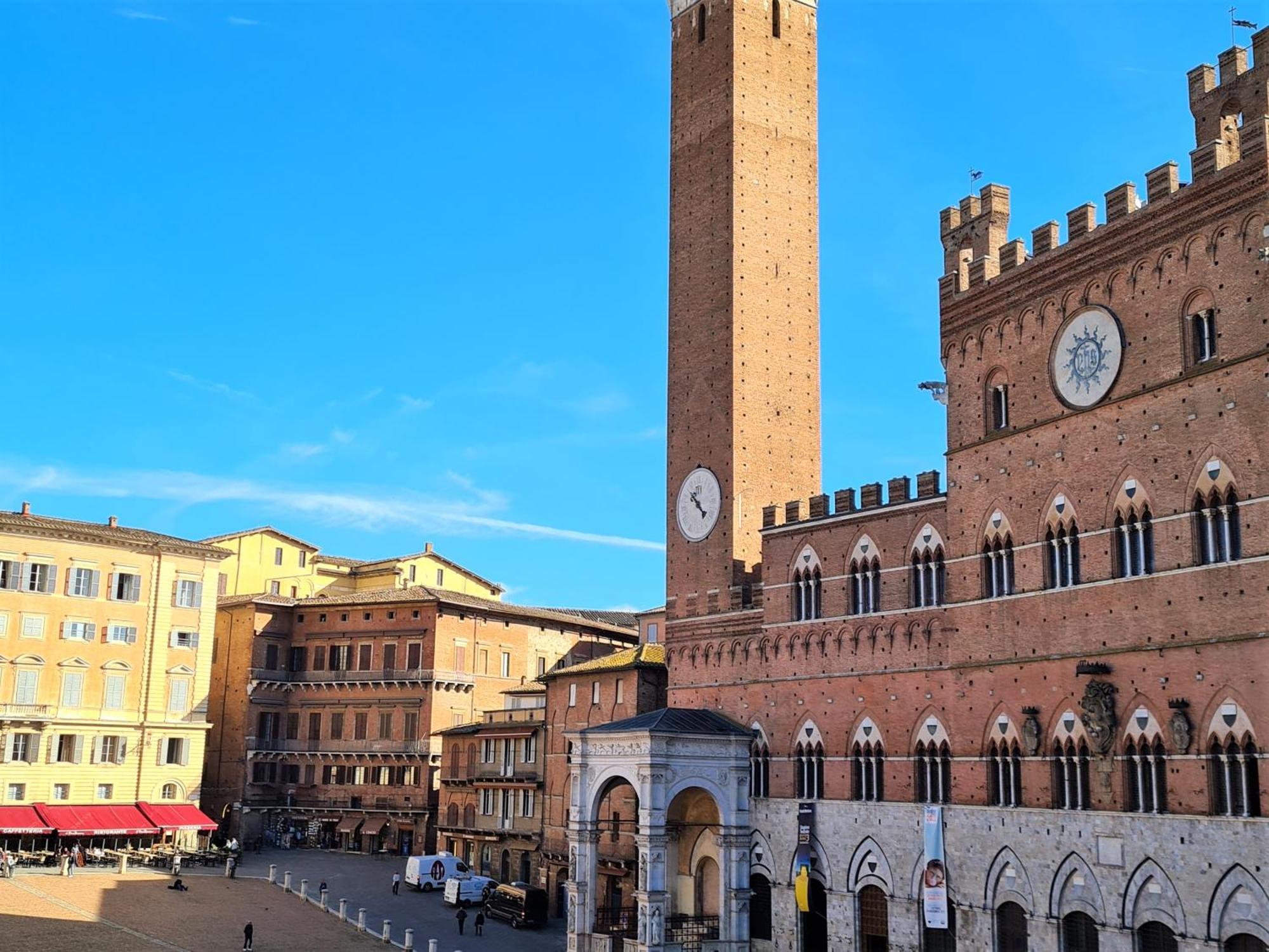 The Balcony Suite - Affaccio Su Piazza Del Campo Siena Bagian luar foto