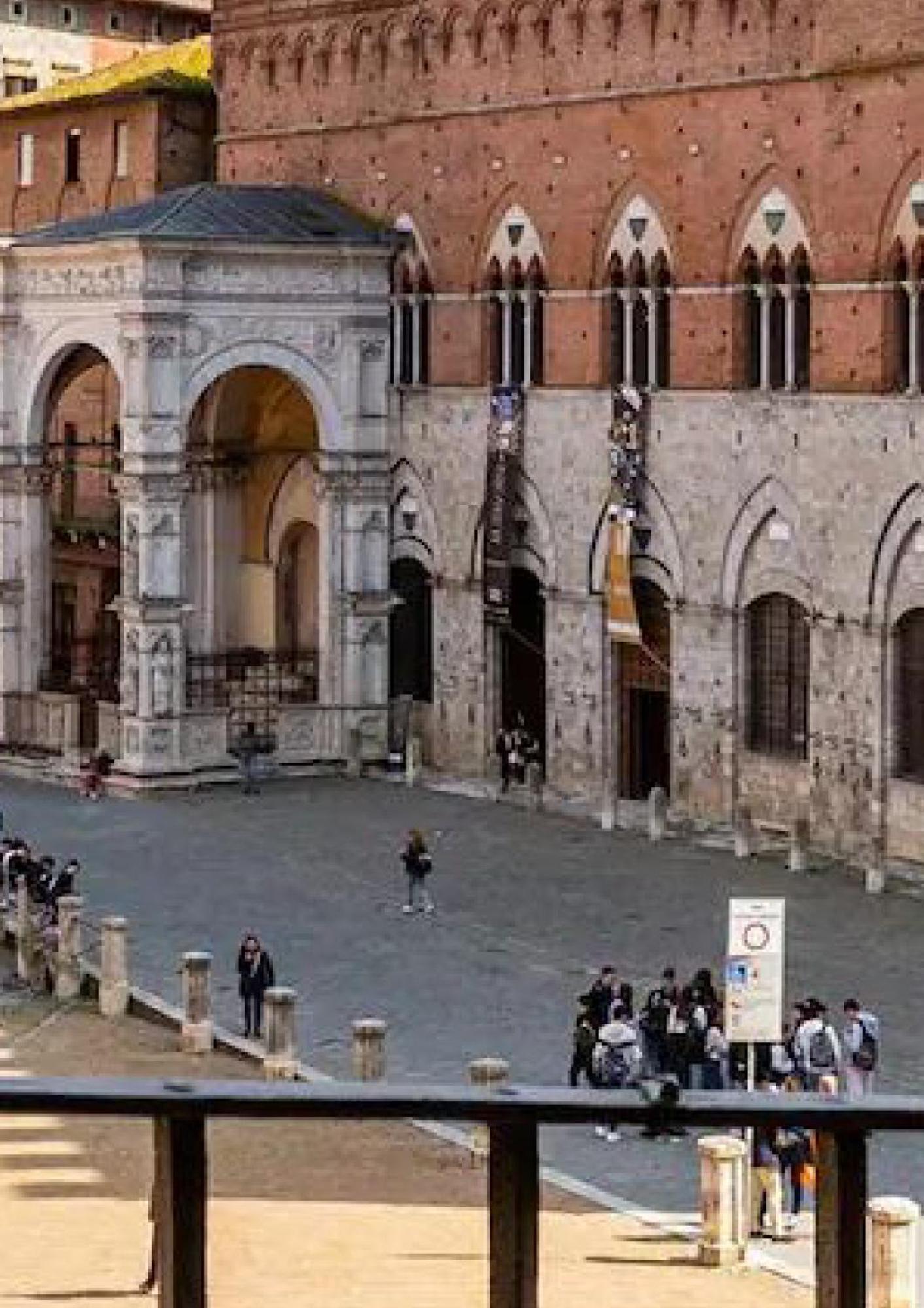 The Balcony Suite - Affaccio Su Piazza Del Campo Siena Bagian luar foto